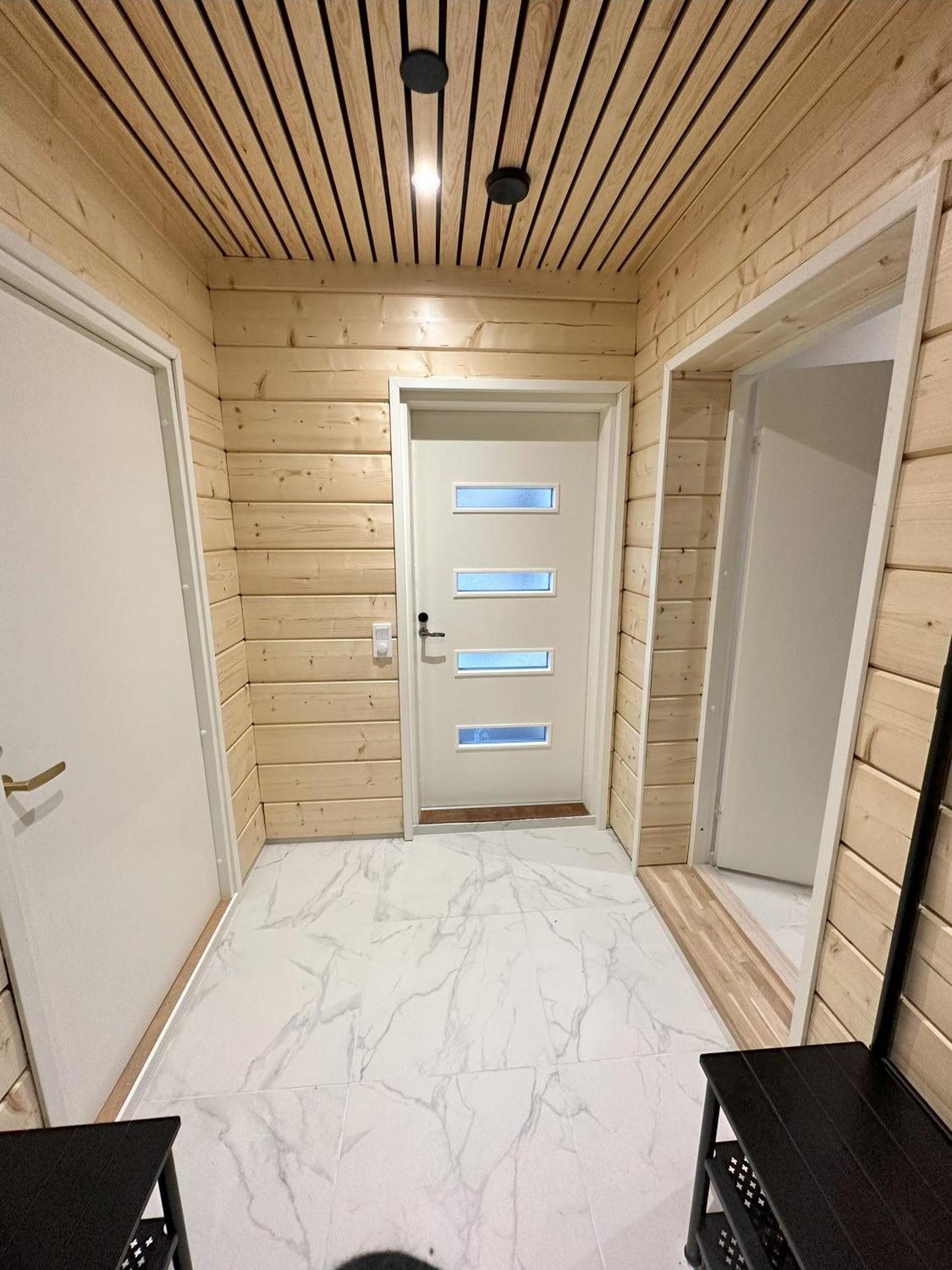 Lakeside Lodge Norvis 罗瓦涅米 外观 照片