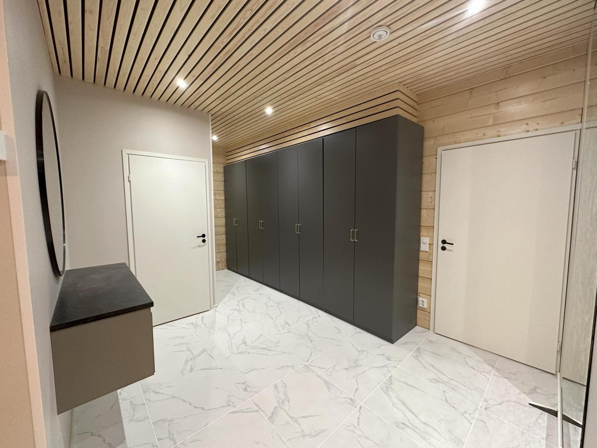 Lakeside Lodge Norvis 罗瓦涅米 外观 照片