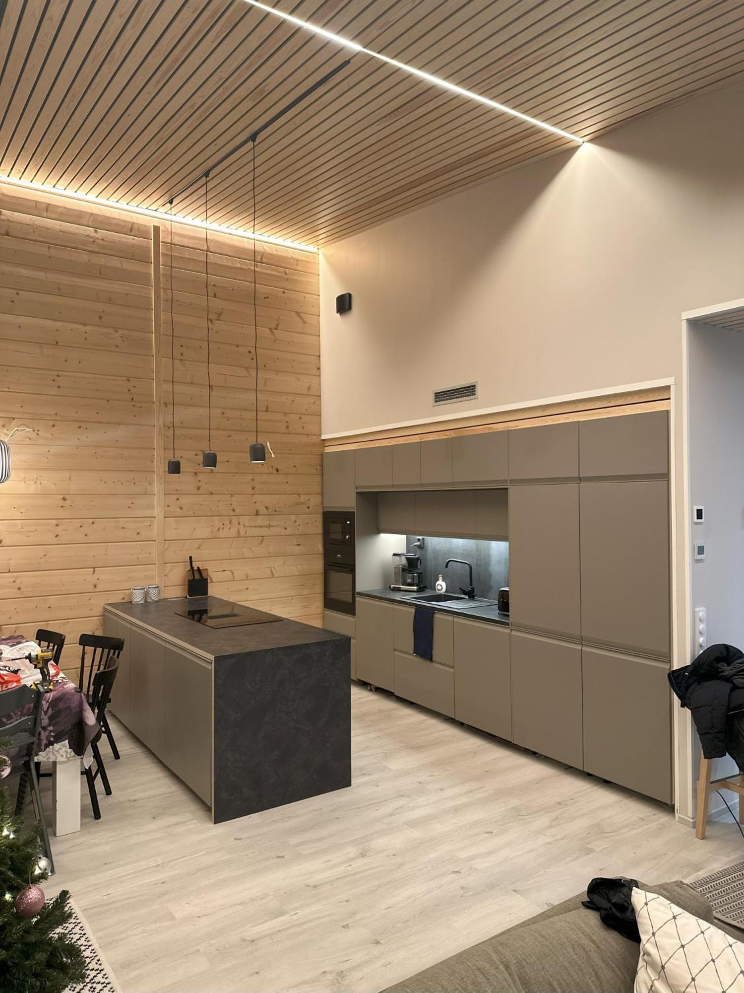 Lakeside Lodge Norvis 罗瓦涅米 外观 照片